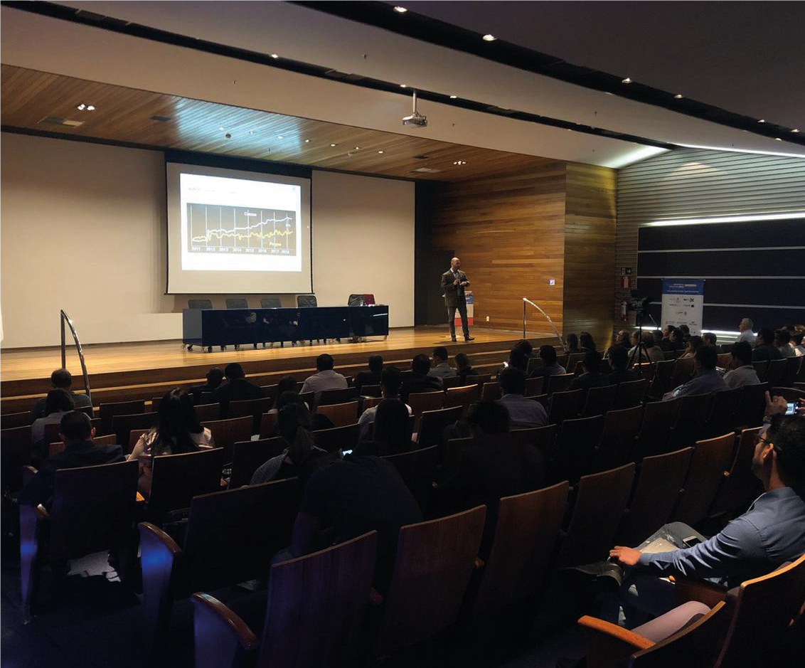 Público assiste palestra no Seminário COMJOVEM