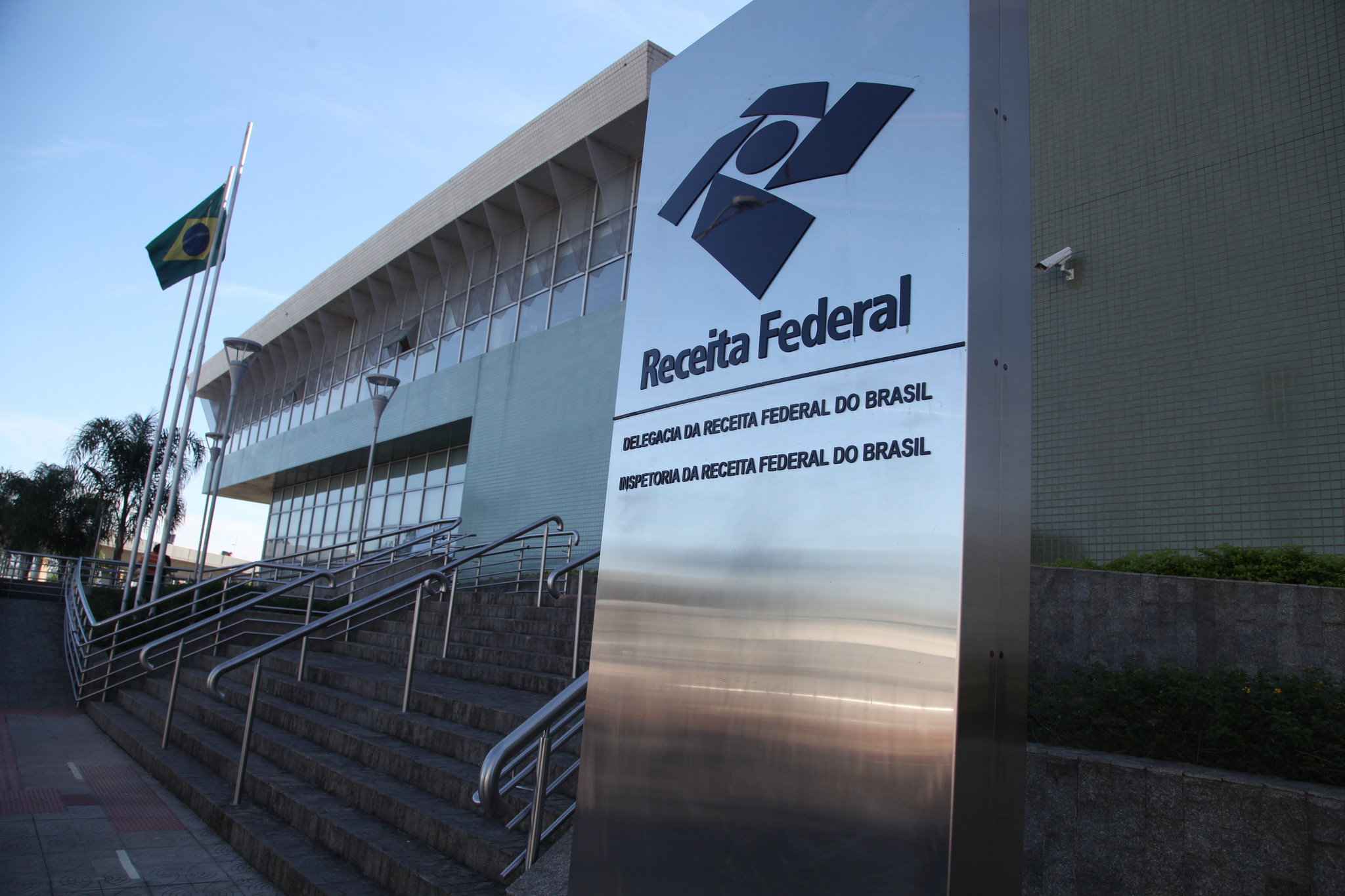 Fachada do prédio da Receita Federal do Brasil.