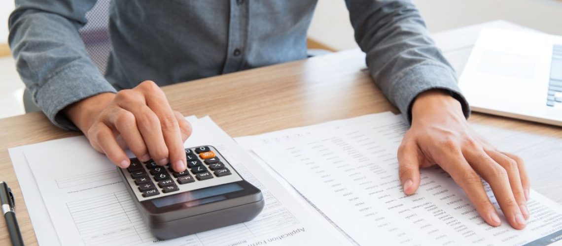 checking-workplace-table-counting-man-1-1024x683